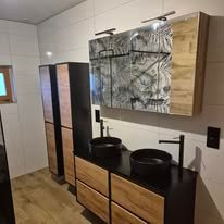 Peut être une image de évier et intérieur